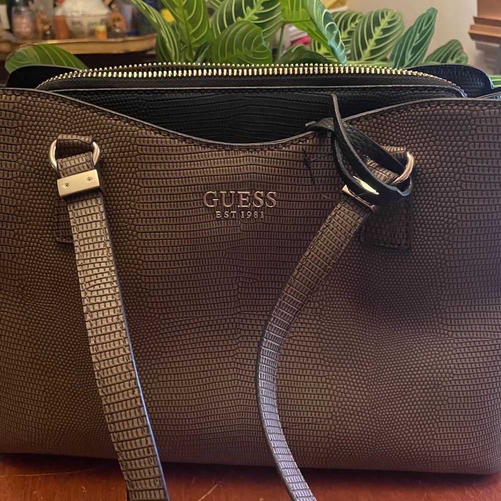 Guess Lyndi Light Girlfriend Satchel Large Shoulder Women Bag